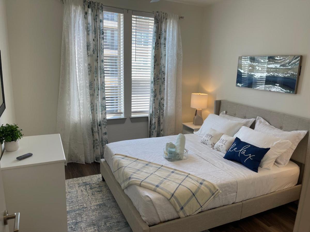 Cozy Retreat-Free Reserved Parking-Pool Аддисон Экстерьер фото